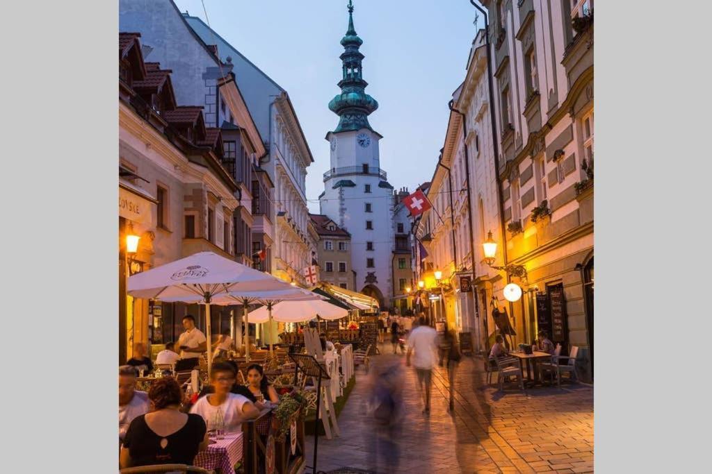 Vip Apartment In Old Town With Free Parking Bratislava Exterior photo
