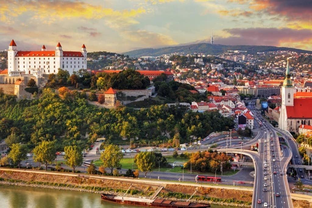 Vip Apartment In Old Town With Free Parking Bratislava Exterior photo
