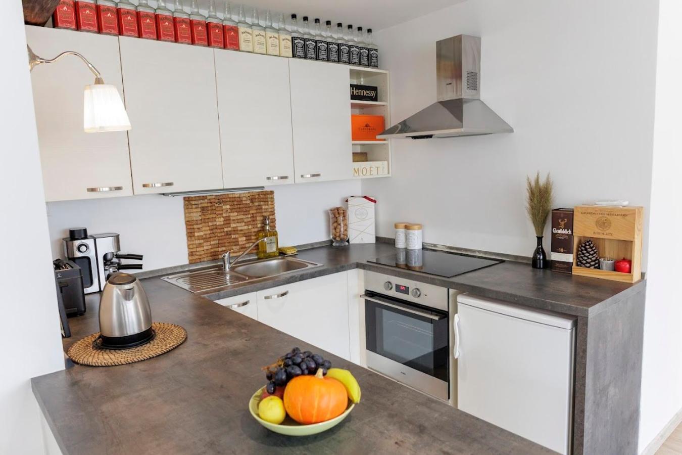 Vip Apartment In Old Town With Free Parking Bratislava Exterior photo