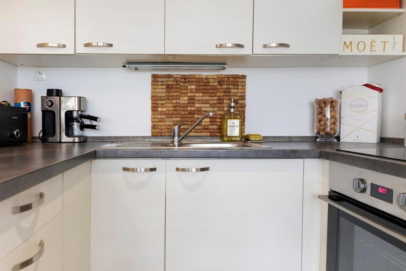 Vip Apartment In Old Town With Free Parking Bratislava Exterior photo